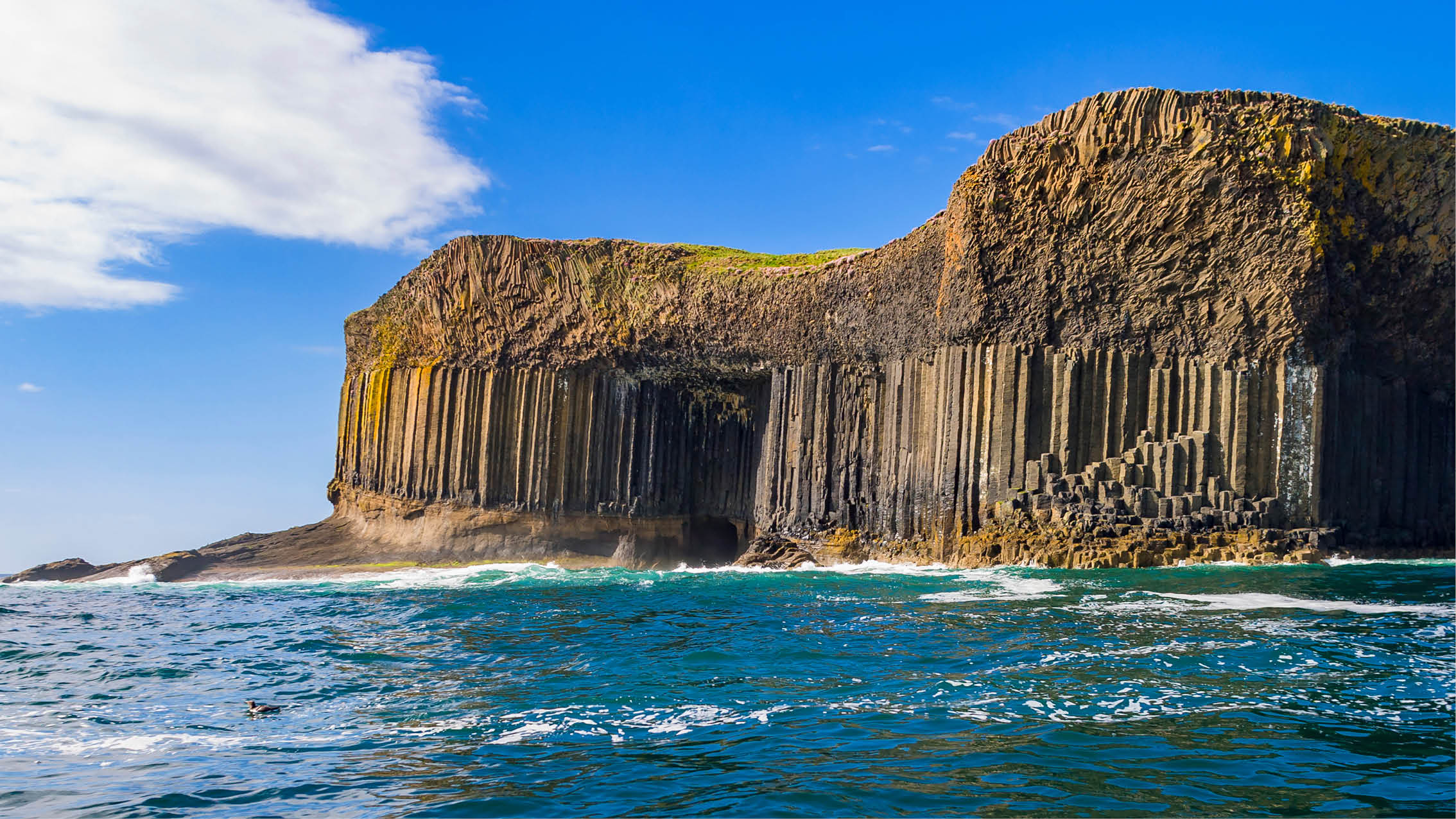 Tysdag 1. september  Til sjs forbi Bac Mr og Fingalss Cave